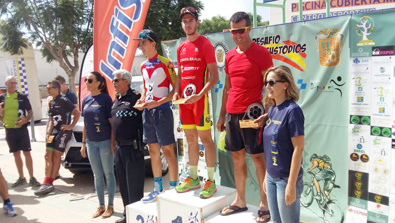 Vctor Prez del Club Ciclista Santa Eulalia gana la sub-23 de mountain bike en Huercal-Overa.
